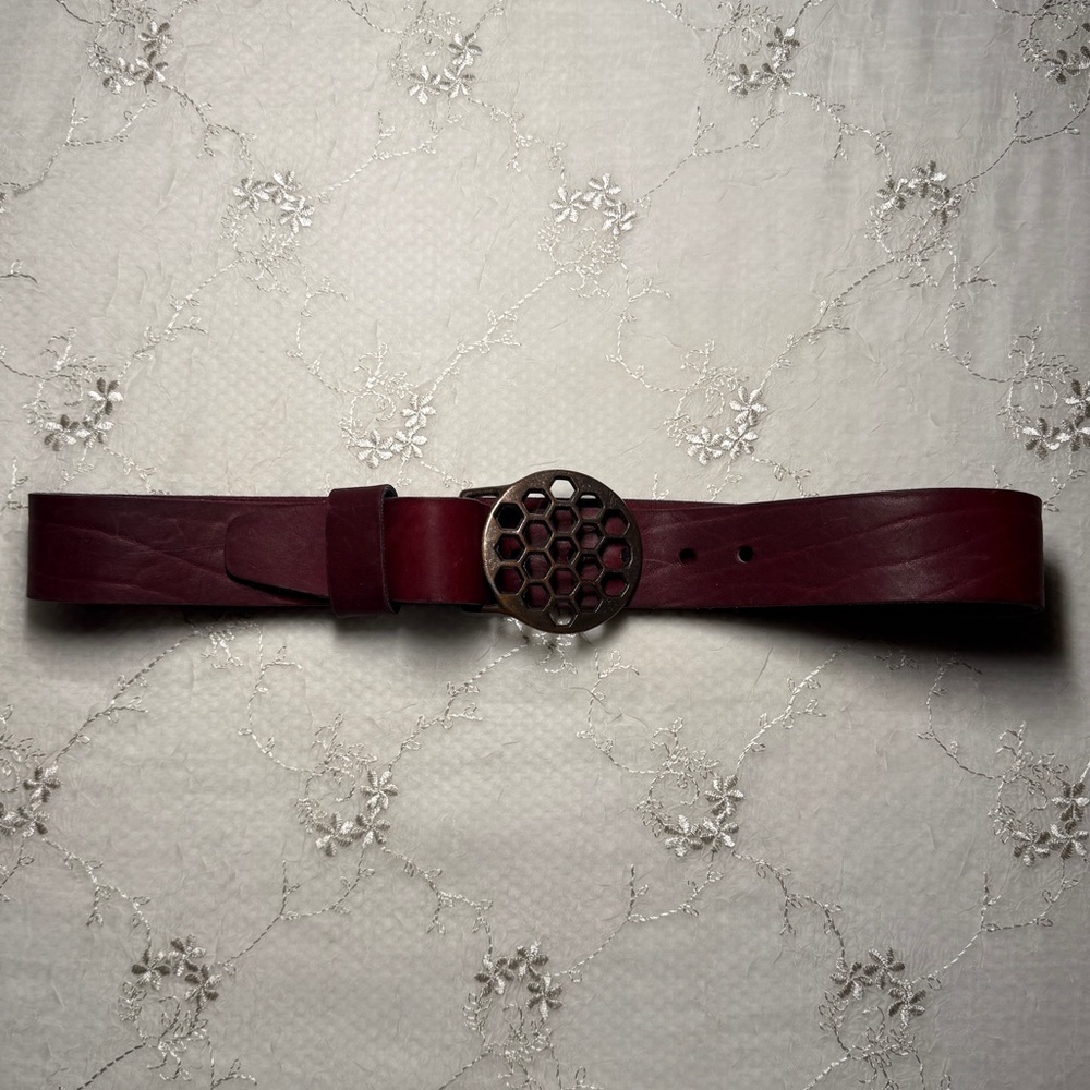vintage red leather belt with heavy metal buckle – size 34 max